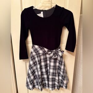 Girls gorgeous dress black velvet (look) and black & white taffeta (look).
